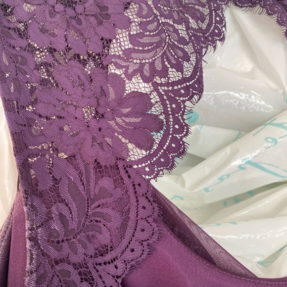 Long lacey dress - Picture 7 of 16